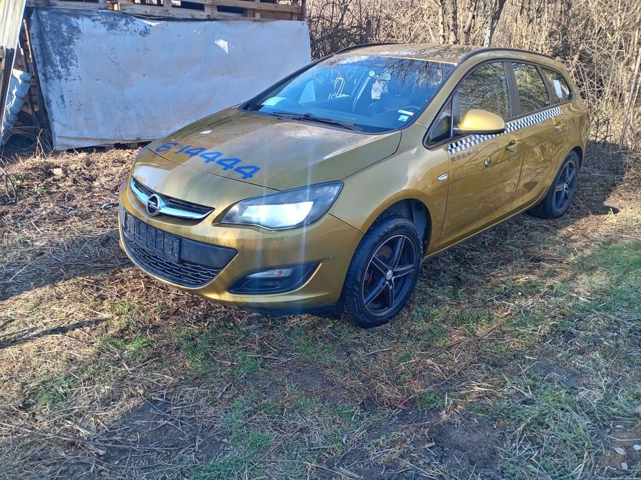 Продавам Опел Астра j 2015г дж на части