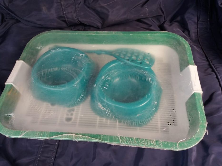 Лоток, 2 мисочки и совочек. Наборы для кошек. Доставка.