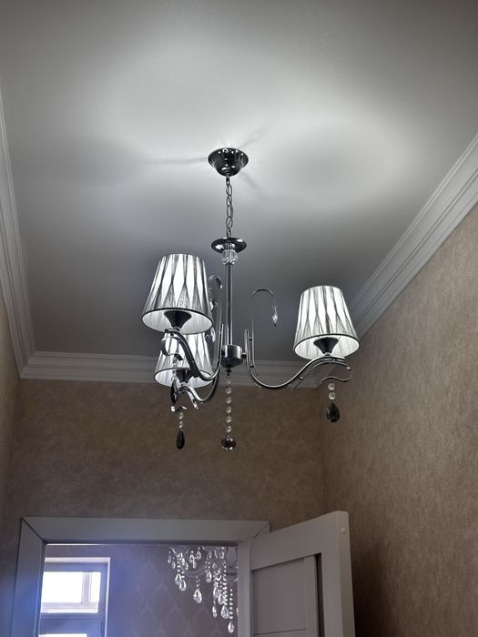 Люстра в хорошем состоянии