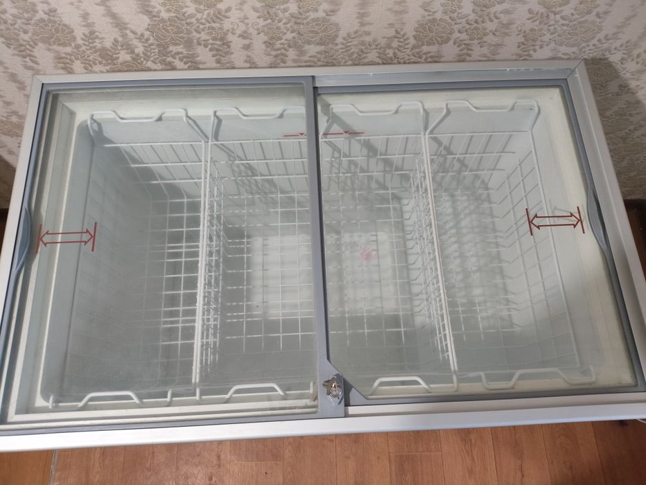 Витрыный морозильник