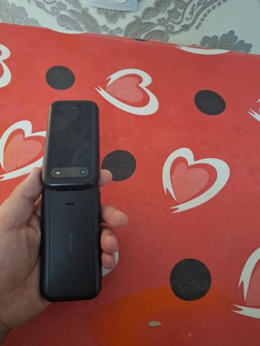 Nokia 2660 flip sotiladi