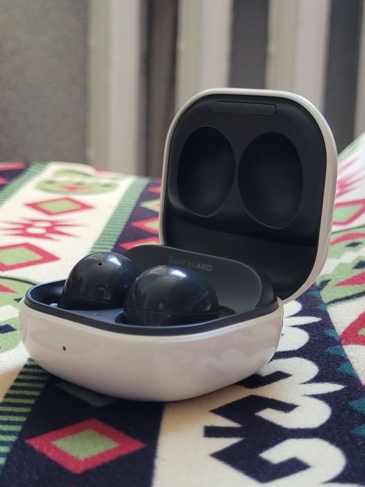 Продаётся Samsung S20FE и Galaxy Buds 2