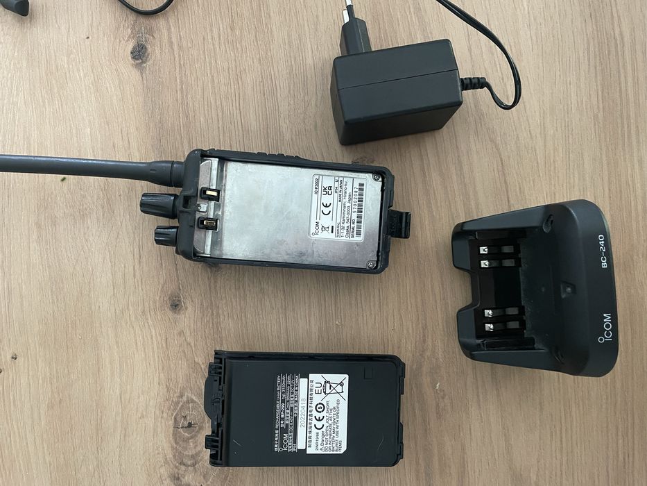 Statie icom  IC-F3002