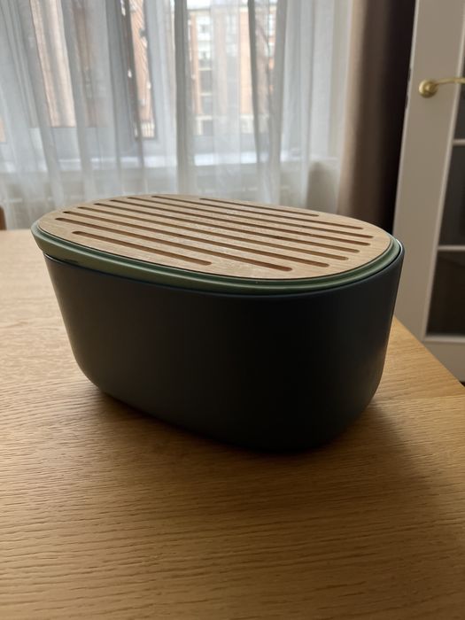 Продаю хлебницу в хорошем состоянии