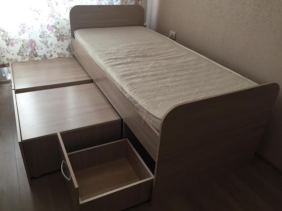Кровати Б/У с хорошими мягким дорогими матрассами.