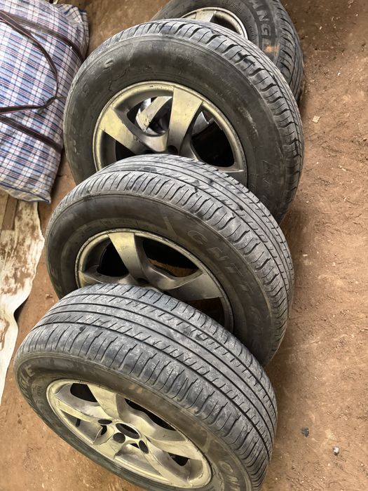 Диски с резиной.