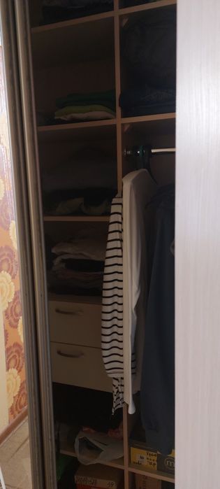 Угловой шкаф. Продам .