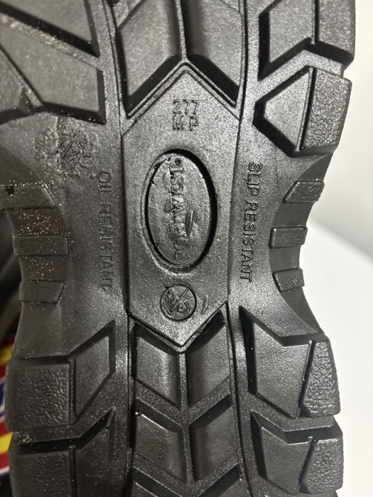 Спецодежда (комбенизон,сапоги)