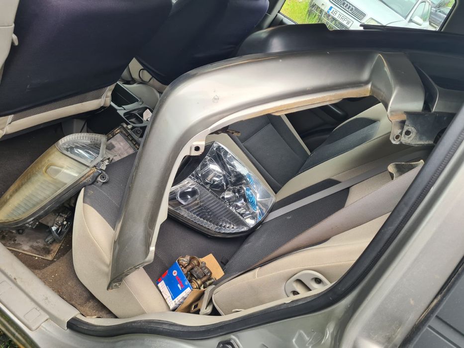 Dezmembrez Nisan X trail 4x4 diesel cu volan stânga.