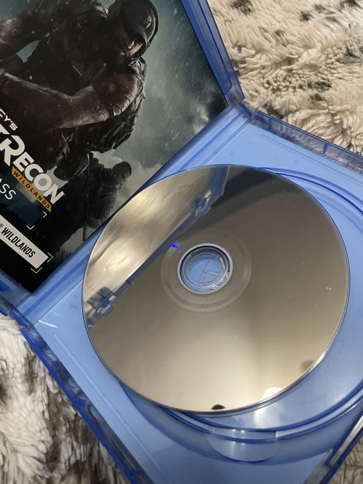 Consolă PS4 + 3 jocuri