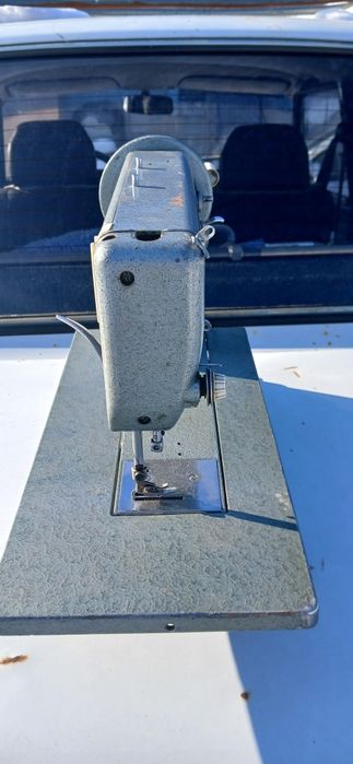 Продам Швейную Машинку.