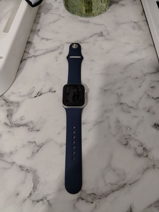 Продадим Аpple watch SE 40мм (оригинал)