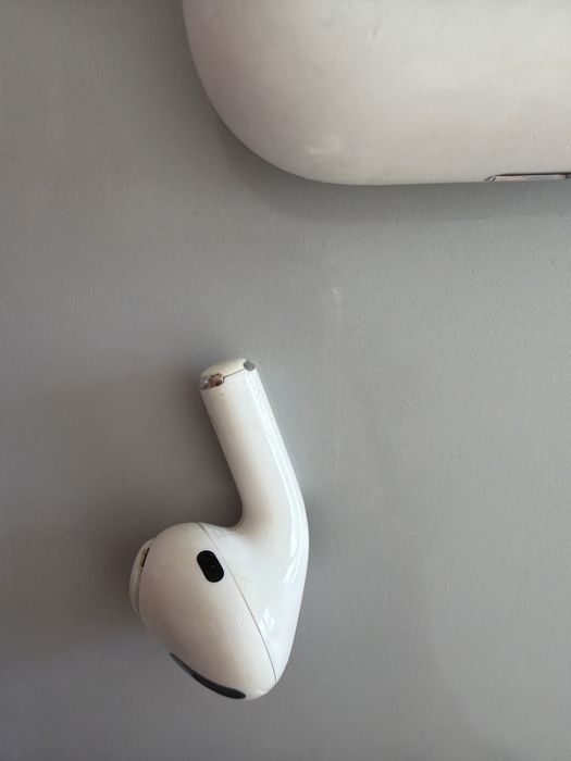 Airpods 2 кейс и левый наушник