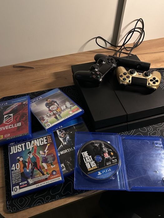 Продаю PlayStation 4 срочно!!!