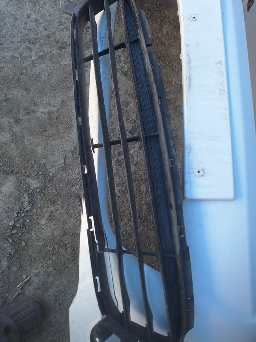 Бампер с ришоткой б.у