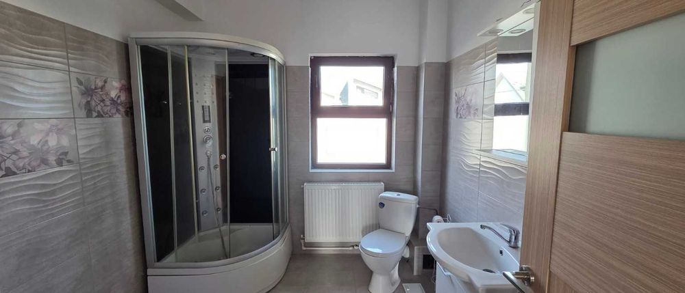 Inchiriez – apartament 3 camere/spațiu comercial cu mansardă și parcare, Valea Adâncă, str. Bazei nr. 14