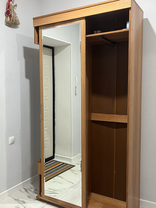 Шкаф-гардероб с зеркалом