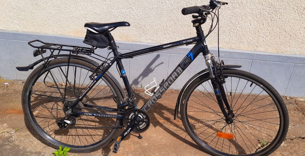 Bicicleta Al și Bare portbagaj.