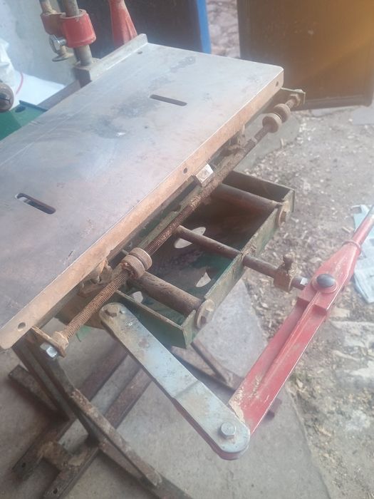 Продавам бор апарат