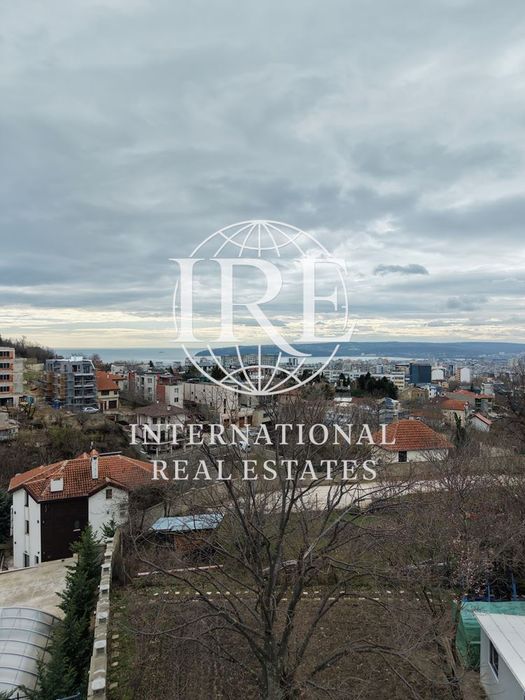 Парцел в Варна-м-т Сотира площ 1034 цена 150000