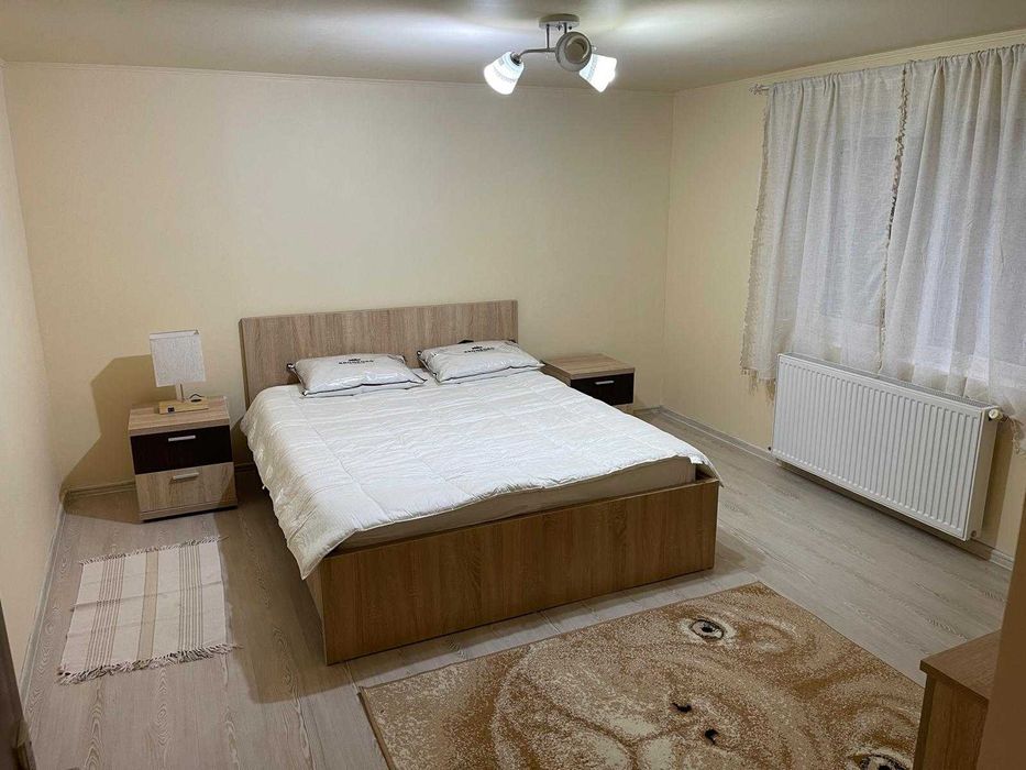 Inchiriez apartament cu 3 camere
