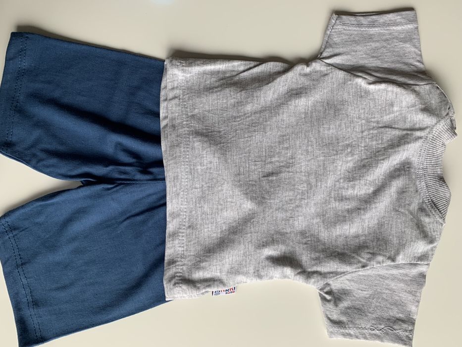 Тениска с къси панталонки и чорапки нови!