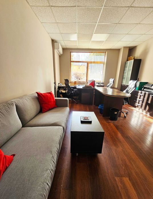 Завършен и обзаведен офис кв. Овча купел. Дворно пространство.