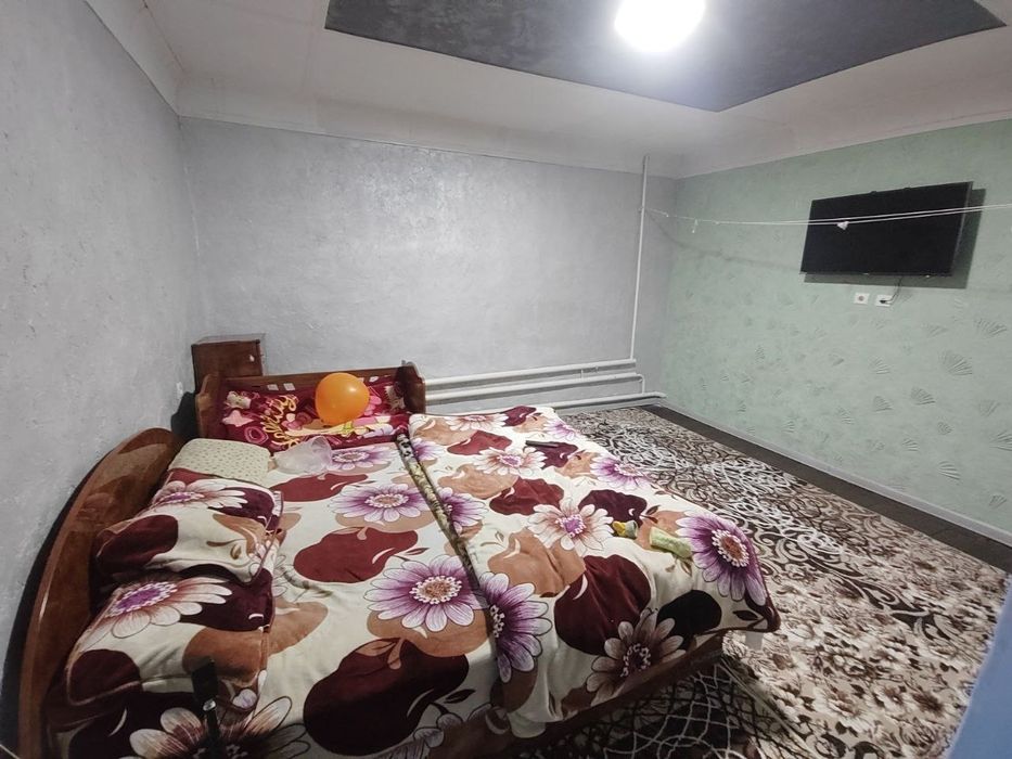 Uy sotiladi 3.5 sotiq 4 xona 1 zal owxona bilan vanna alohida
