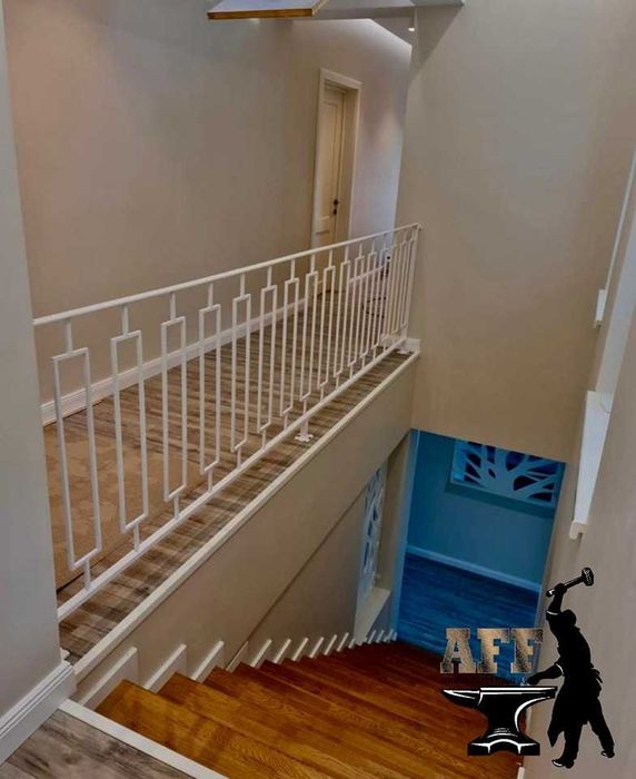 Balustrade interioare vopsite in camp electrostatic