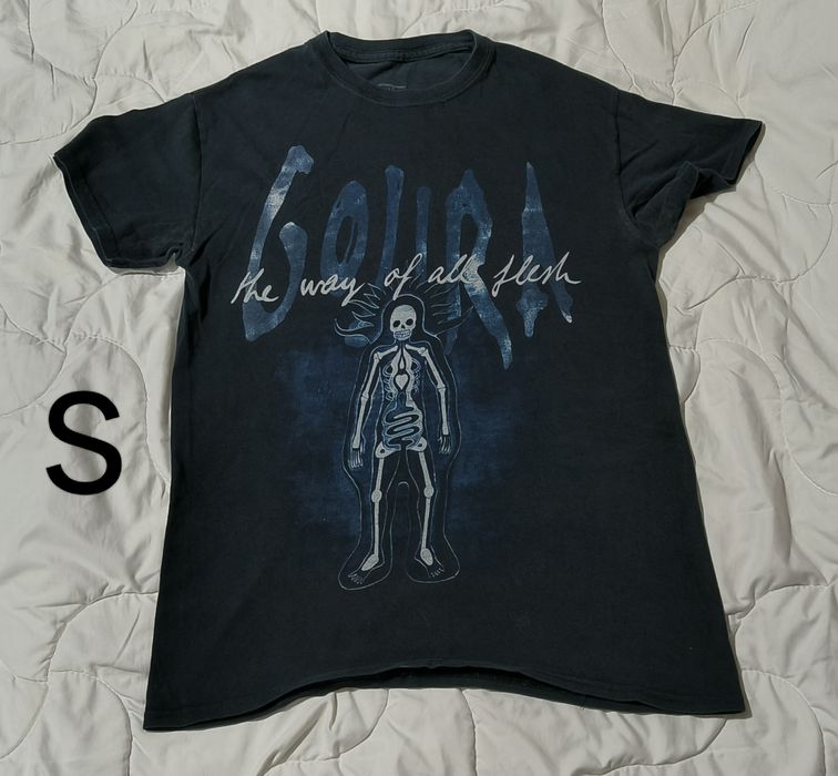 Продавам тениски, които не нося вече