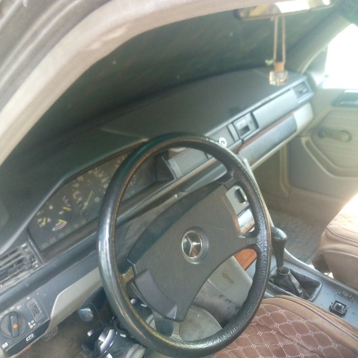Продам Mercedes-Benz E200