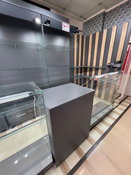 Продам витрины. Цена 270000. Срочно!