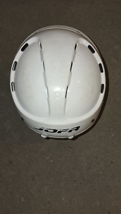 Хокеен екип: каска, ръкавици, налакътници, нагръдник, гащи,кори