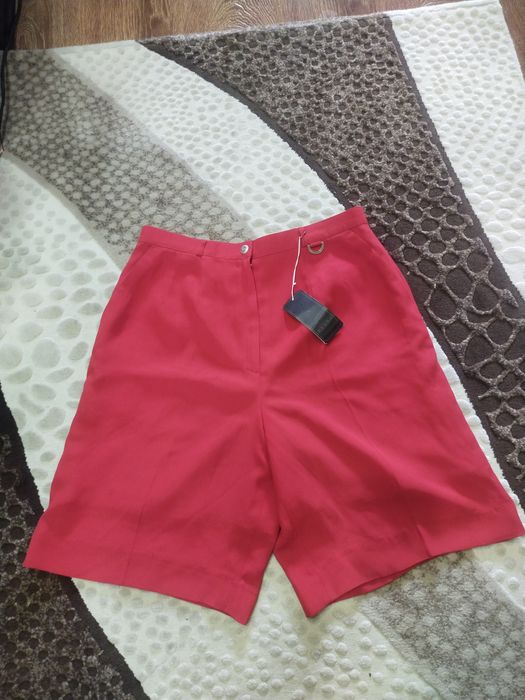 Продам женские шорты.