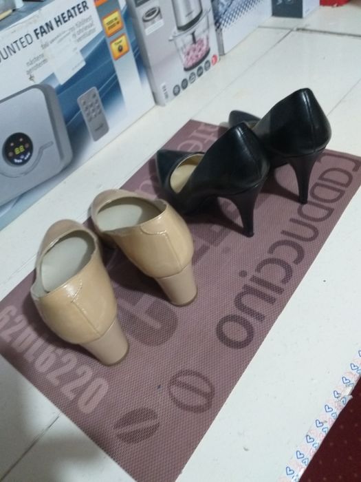 Pantofi Negri si Crem nr 37