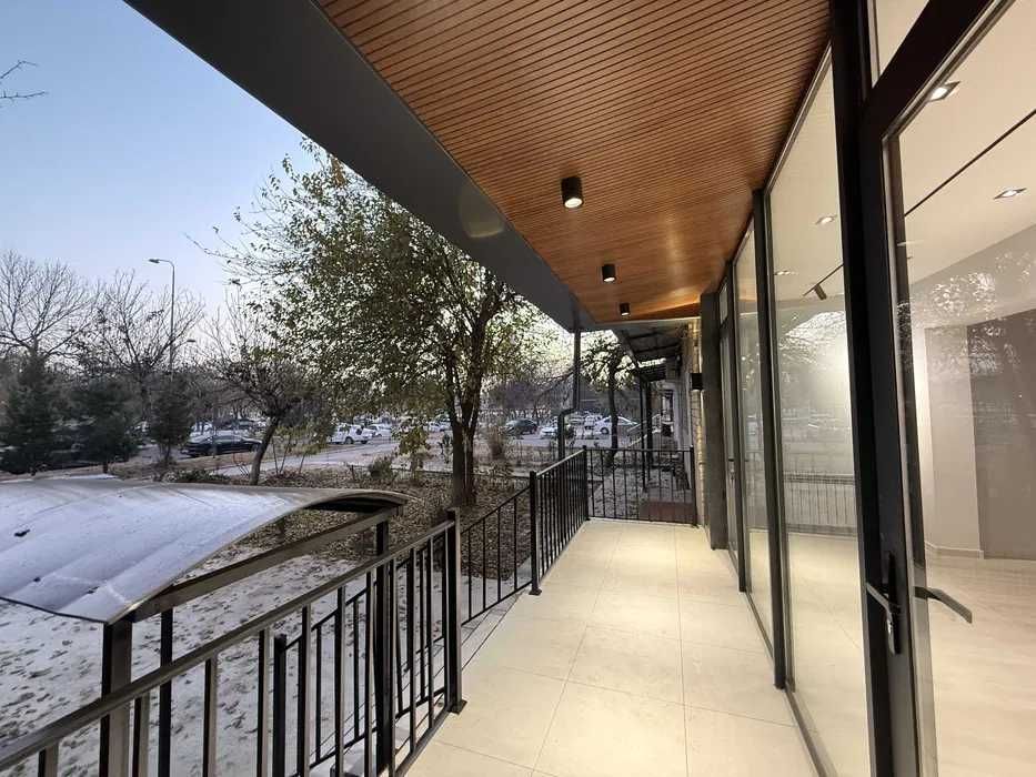 Продаётся коммерческое помещение на 1-й линии в Чиланзаре