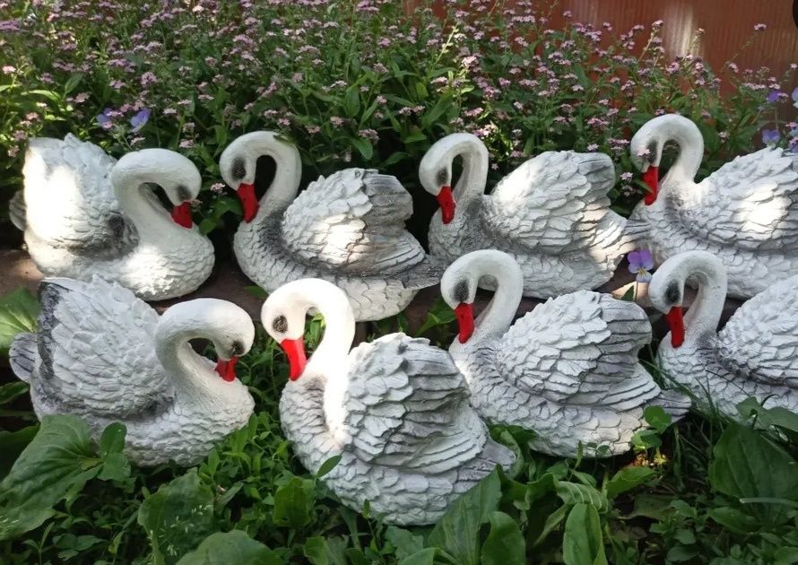 Садовый лебедь из гипса