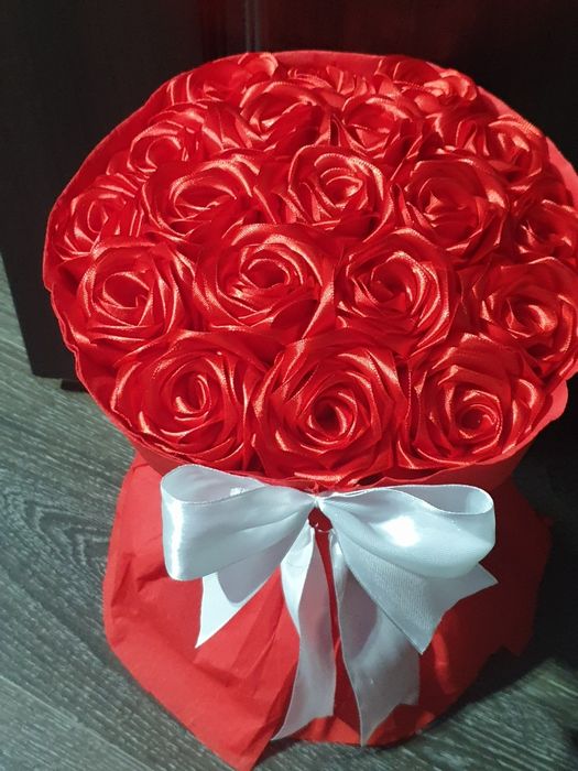 Buchet trandafiri satin