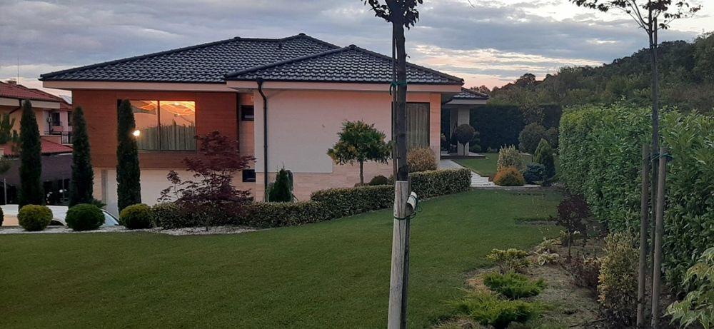 Продава се Къща в с. Марково, Област Пловдив - 300 кв.м за 2300 €/кв.м - Снимка #1