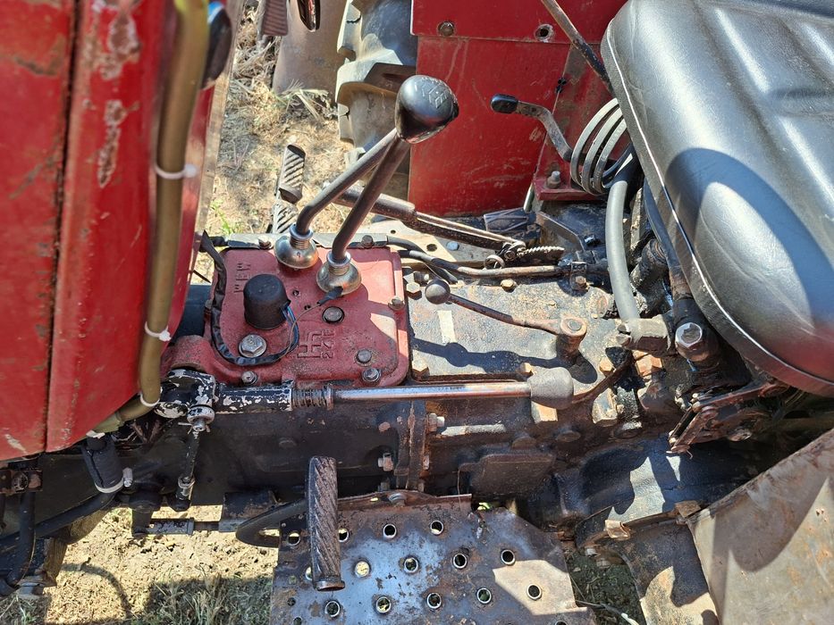 Tractor  U 445  cu plug și remorcă