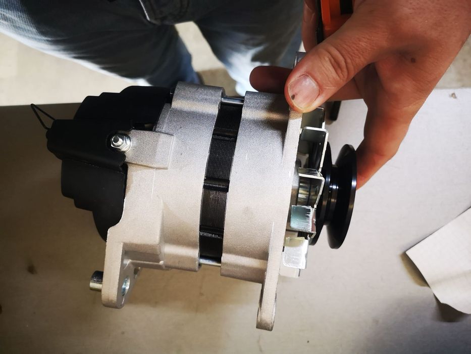 Alternator tractor Ford 2000 3000 5000 cu releu incorporat ford dexta