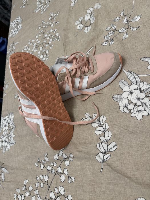 Adidasi marca Adidas originali dama