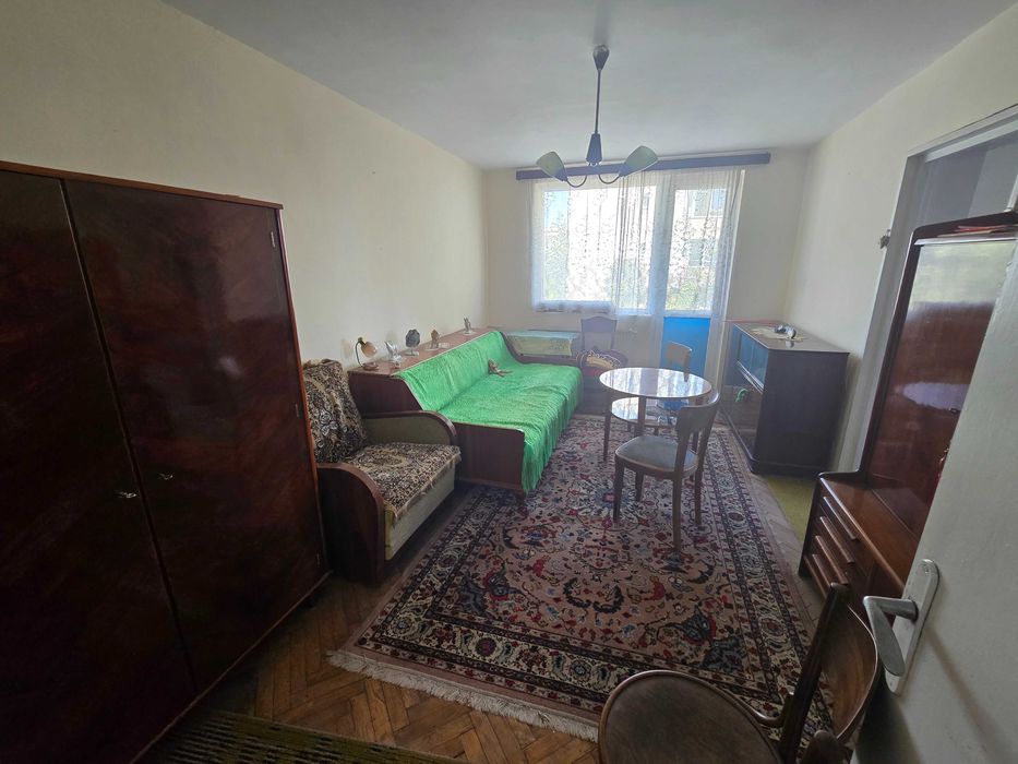 Apartament 2 camere, etaj 2, strada Brânduşei, Tg. Jiu, 69000 euro (negociabil)