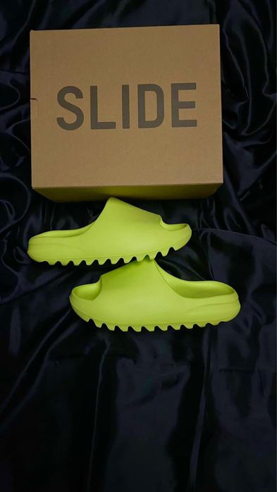 Yeezy Slide “Glow Green”
