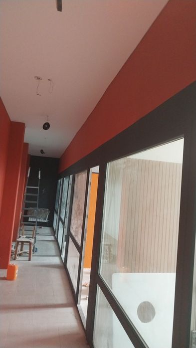 Покраска побелка стен потолков