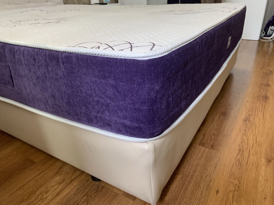 Спалня (твърда основа с матрак)