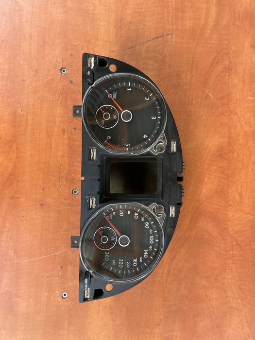 Ceas de bord vw passat B6 an 2009 cutie automata,3C0920871T