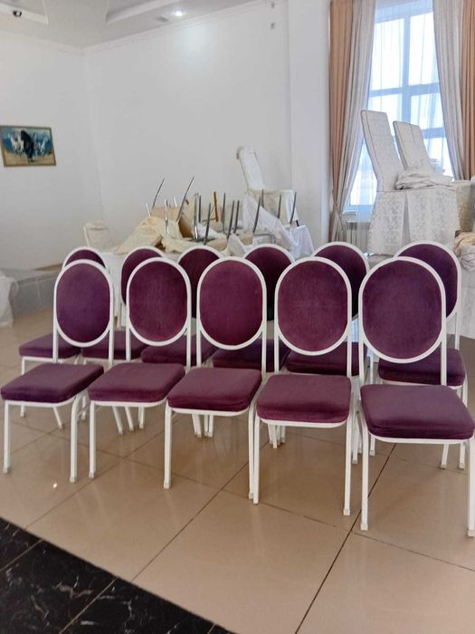 Стол_стулья_ваза_посуды