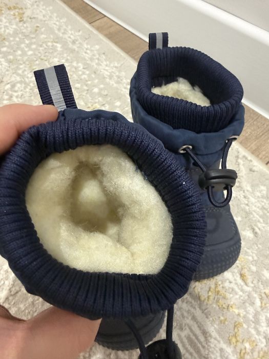 Продам детскую зимнюю обувь