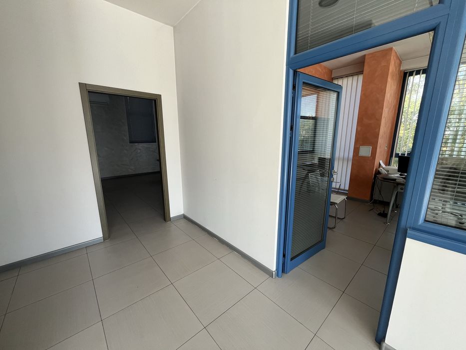 Дава се под наем Офис в София, Хладилника - 324 кв.м за 2400 € - Снимка #9